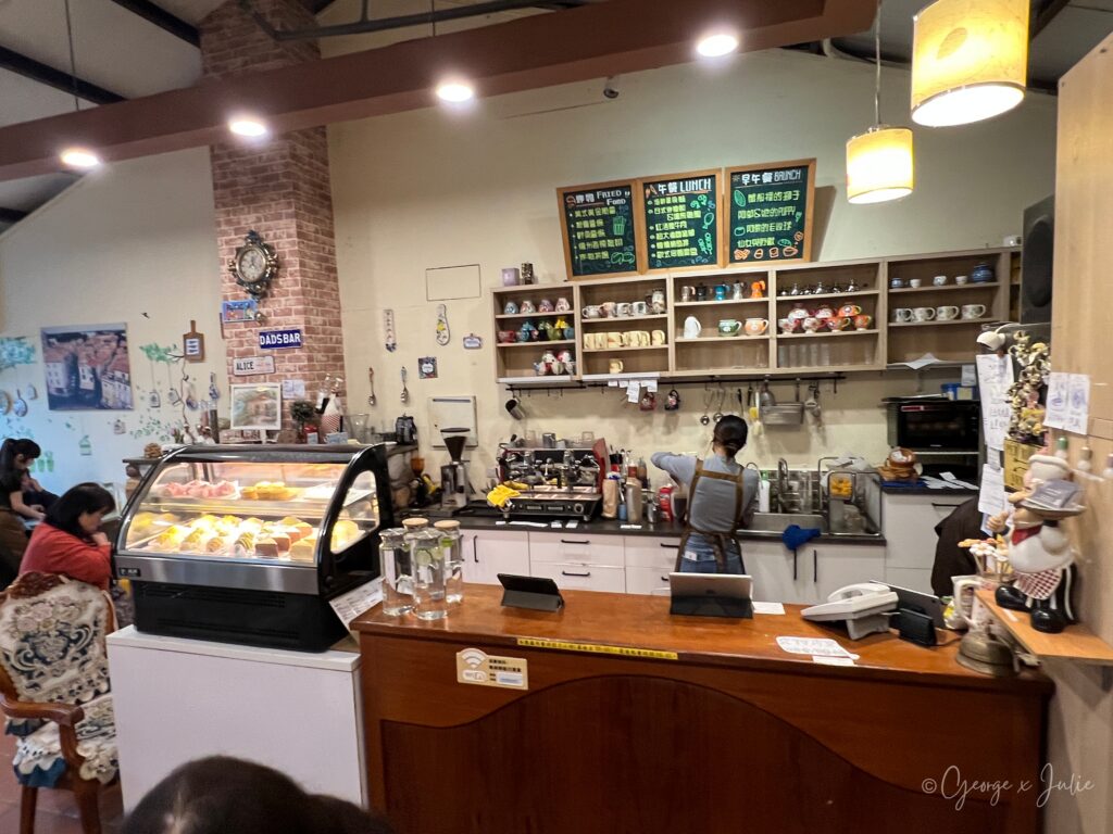 南法玫瑰莊園吧台甜點展示區