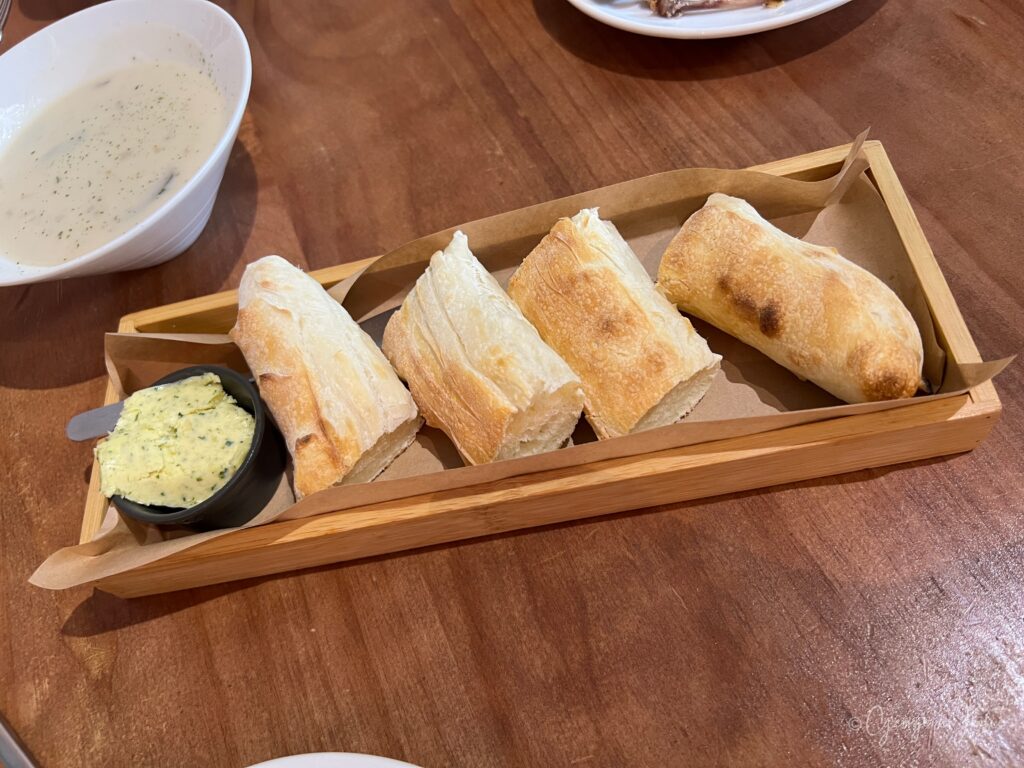 【桃園青埔美食】三十六號轉角披薩店|手工披薩義大利麵燉飯,青埔高鐵站附近聚餐推薦 17 手工樹枝麵包附蒜味奶油