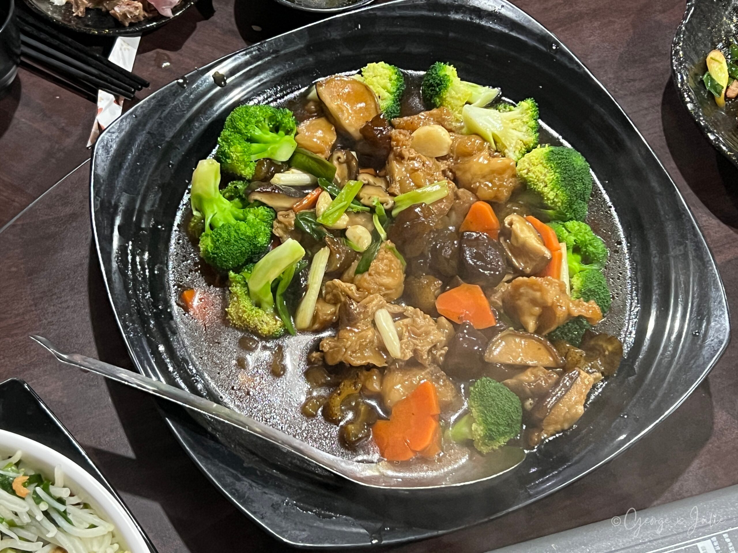 4-7休閒魚池餐廳燴肉拌花椰菜