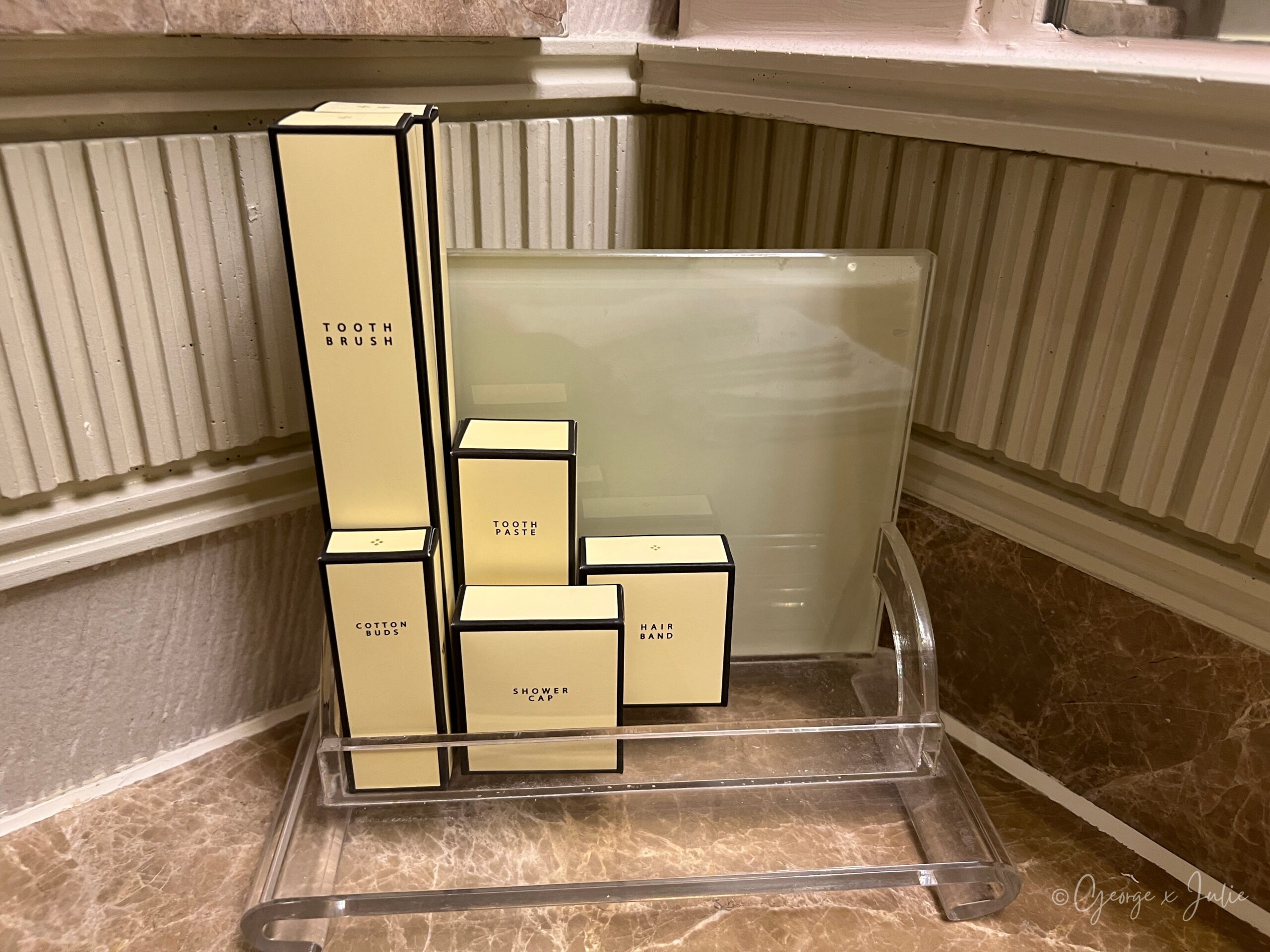 牙刷牙膏等盥洗備品架