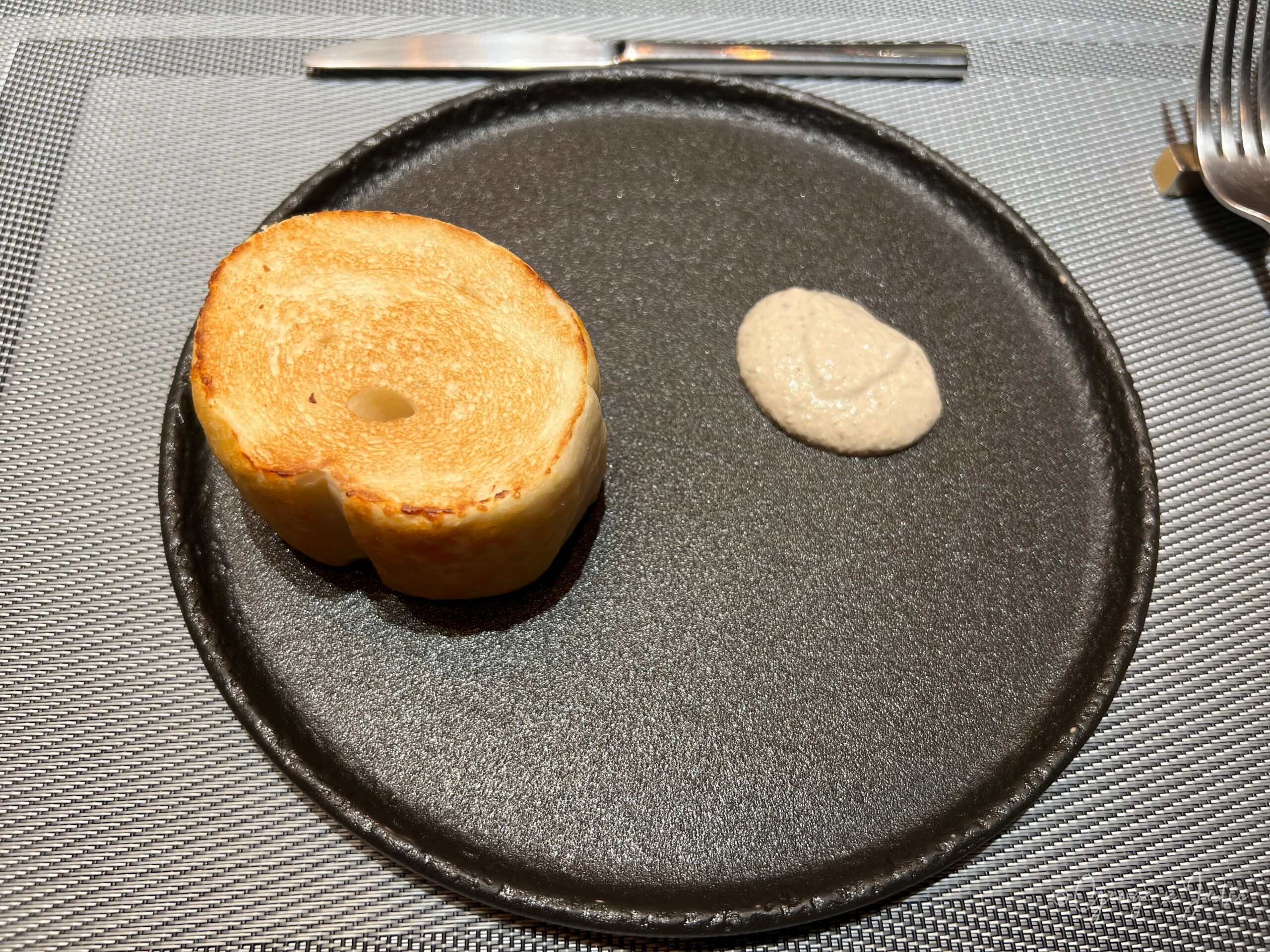 軟法麵包佐松露堅果醬
