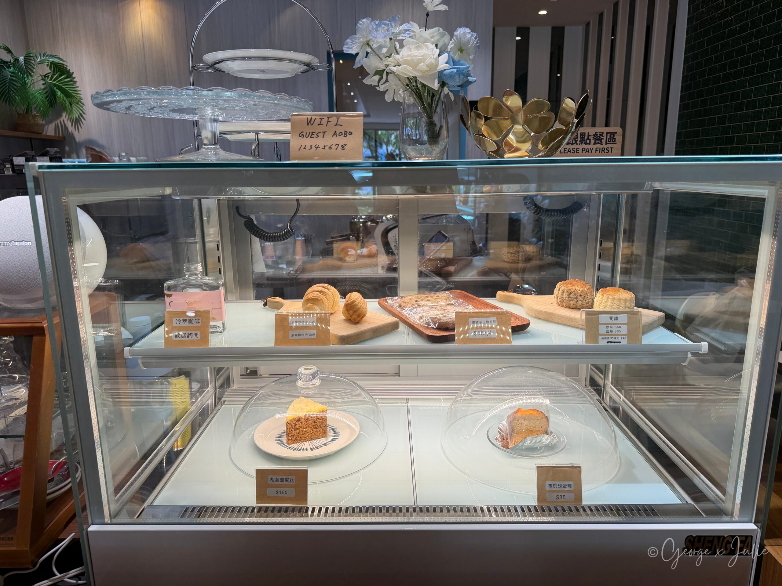 VegBite cafe 薇麥蔬食咖啡 中壢蔬食咖啡廳 甜點展示櫃