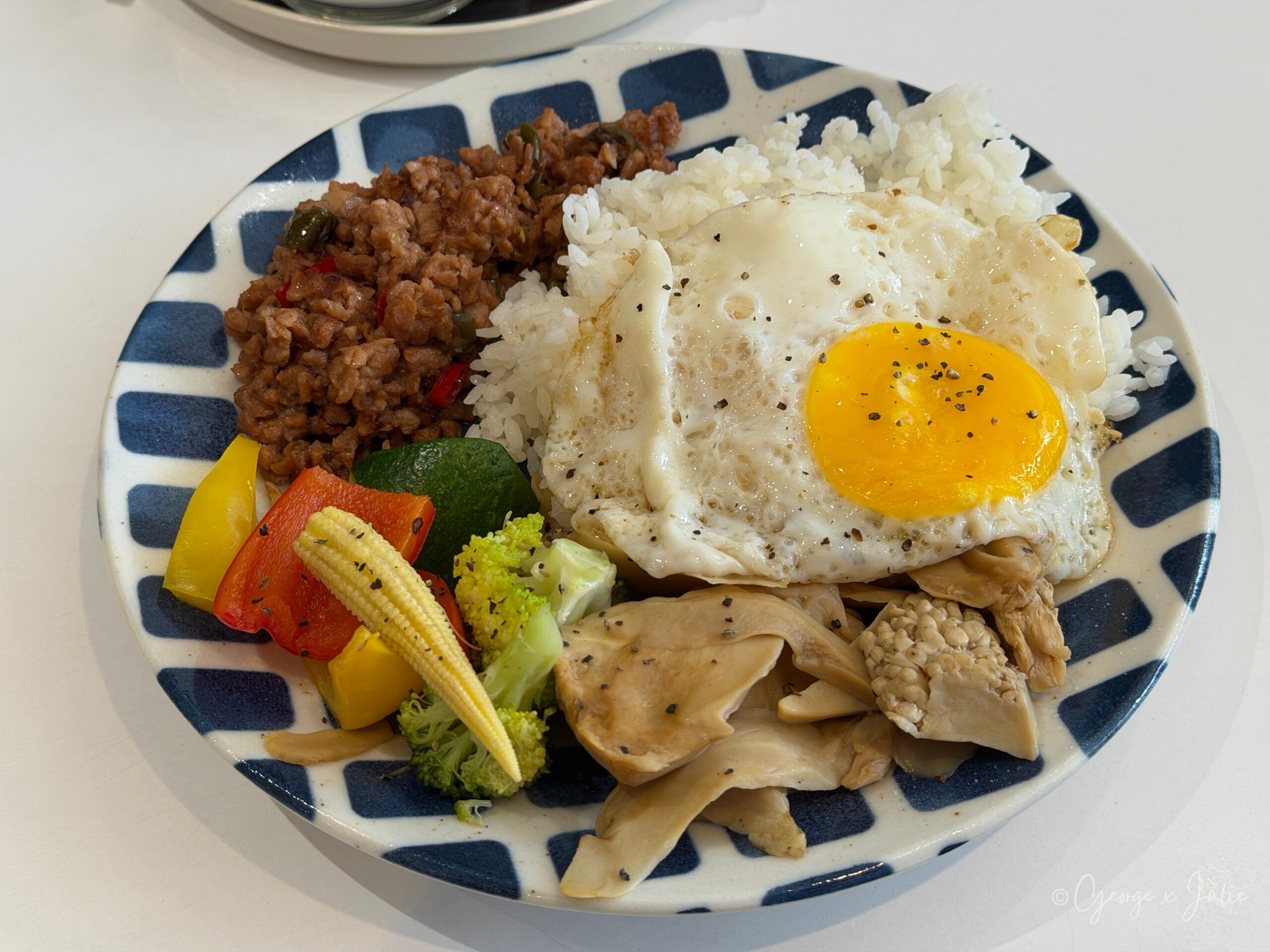 VegBite cafe 薇麥蔬食咖啡 中壢蔬食咖啡廳 泰式打拋飯
