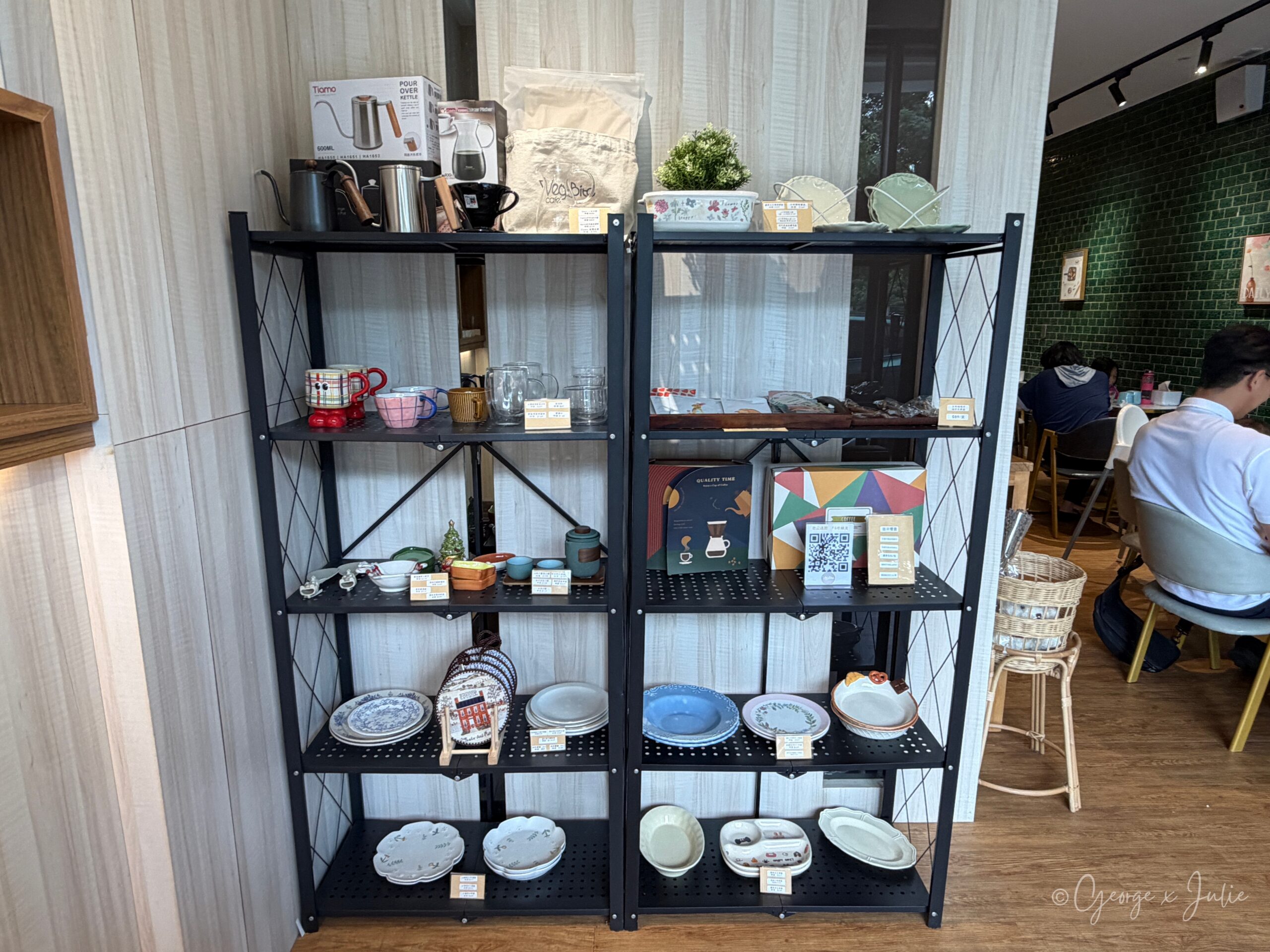 VegBite cafe 薇麥蔬食咖啡 中壢蔬食咖啡廳 選物層架瓷器咖啡禮盒