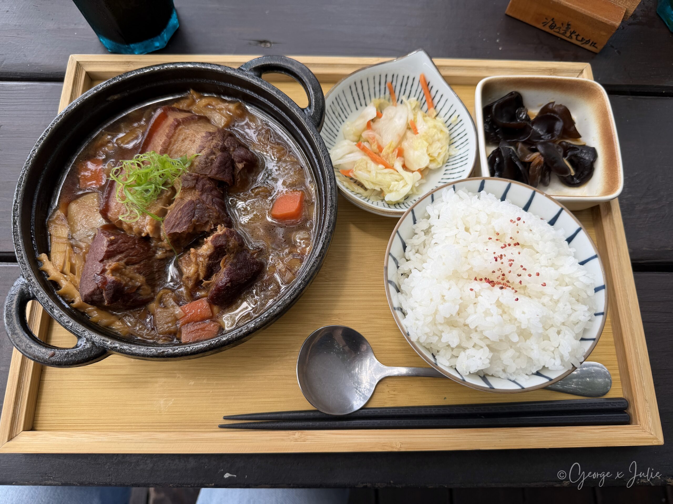 【新北三芝美食】海邊灶咖|北海岸看海咖啡廳推薦,淡江大橋、芝蘭公園親子早午餐 25 海邊灶咖 三芝海景咖啡廳 阿嬤味焢肉飯套餐