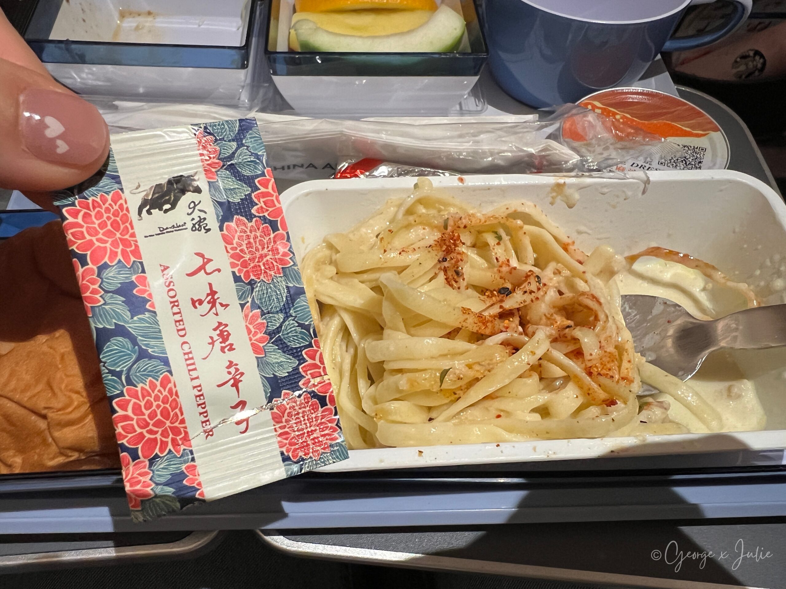 寬麵附上九味辣椒包
