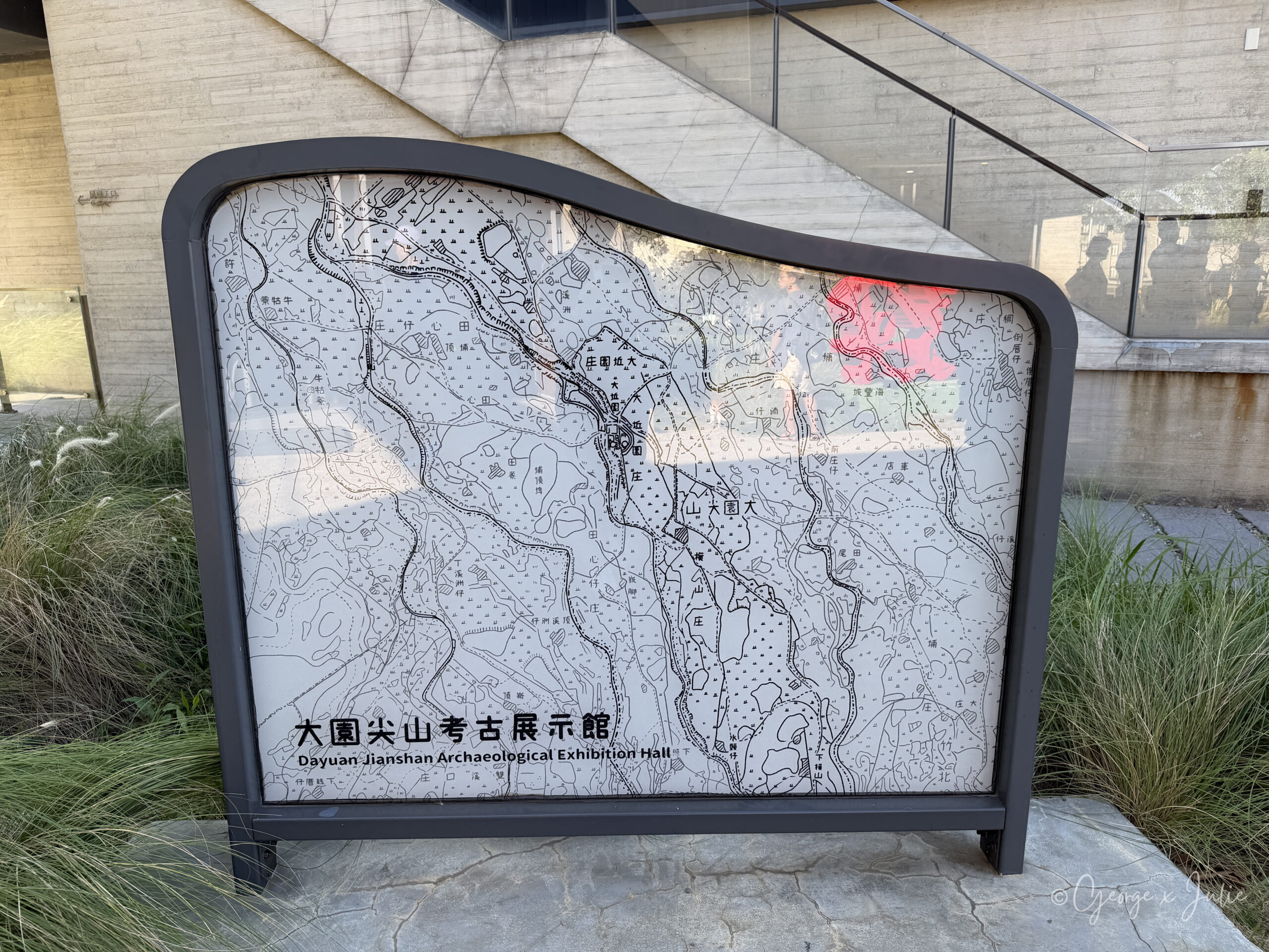 大園尖山考古展示館 入口地圖造型立牌
