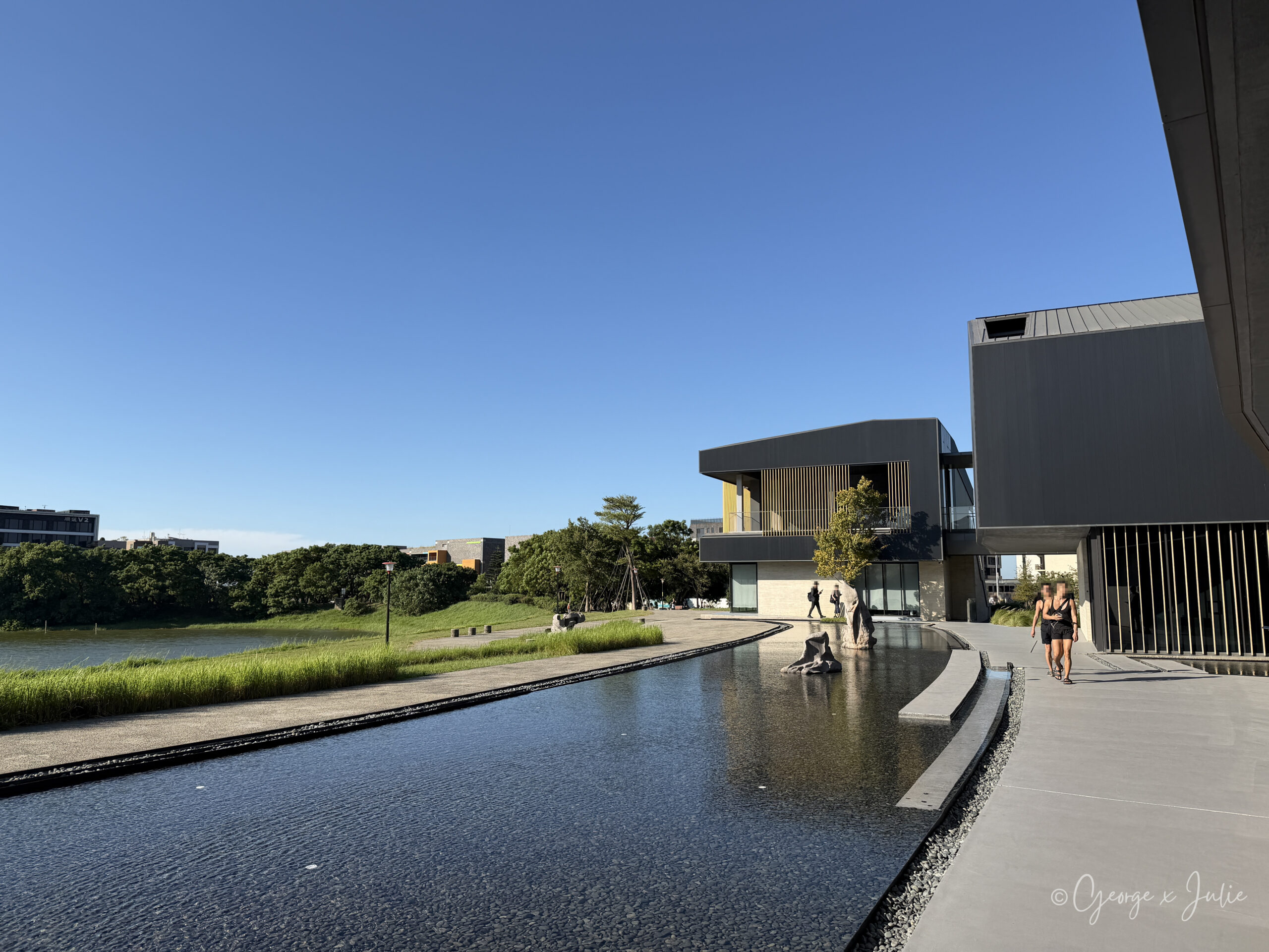 橫山水一方 橫山書法藝術館 黑色建築與水池、書法公園埤塘