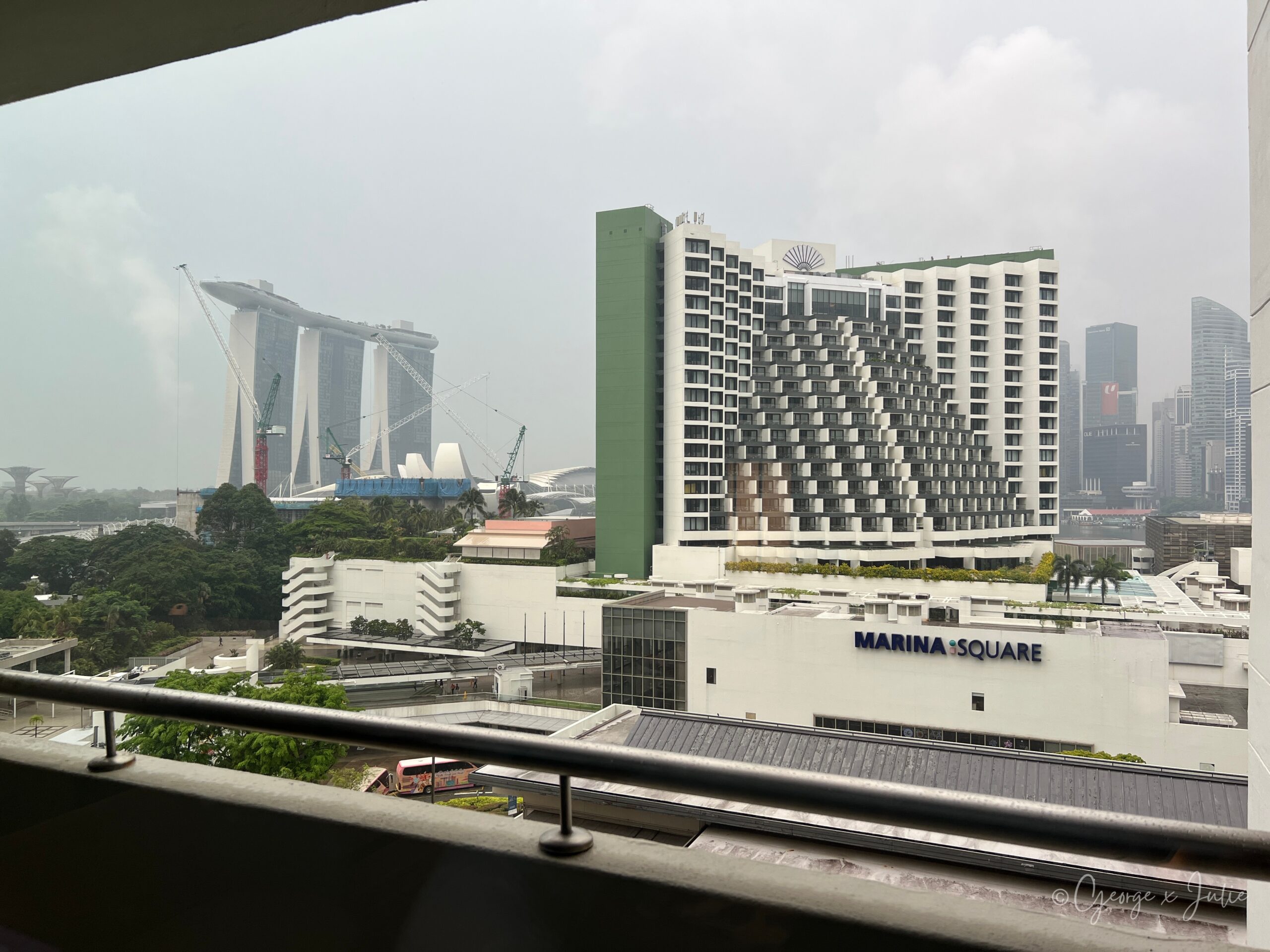 Premier Marina Bay Room 陽台看出去的濱海灣與金沙酒店