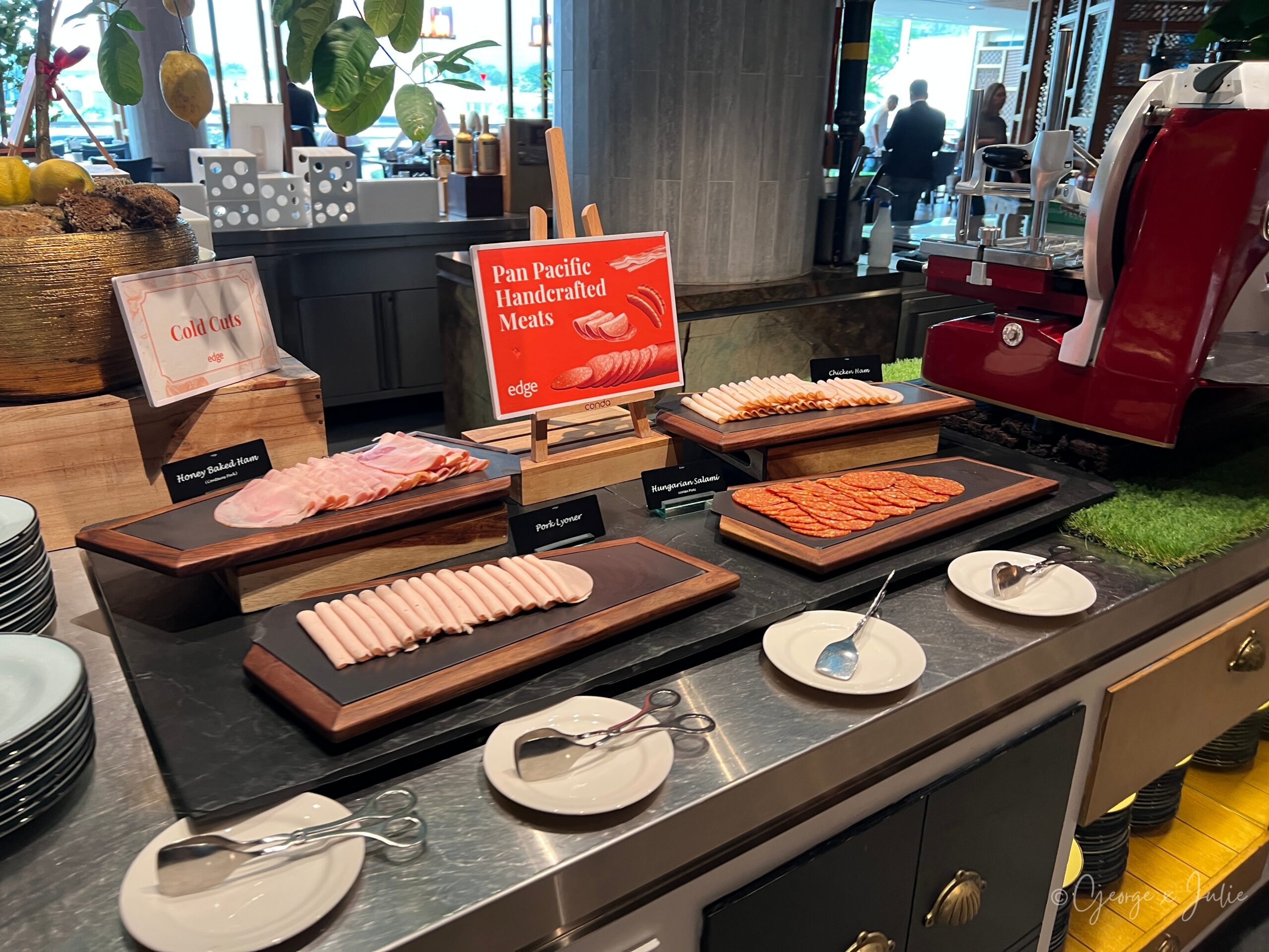 Edge 自助早餐冷肉區