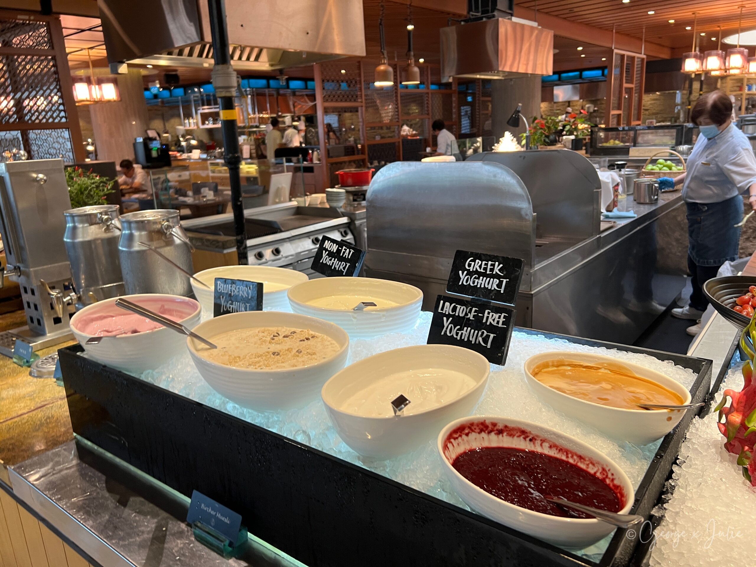 Edge 自助早餐優格